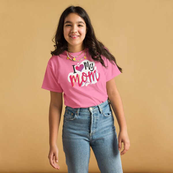 I Love My Mom" t-shirt for women, perfect for Mother's Day.